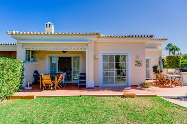 Casa Isabel – Moderne Villa mit privatem Whirlpool, plus Gemeinschaftspools, Carvoeiro